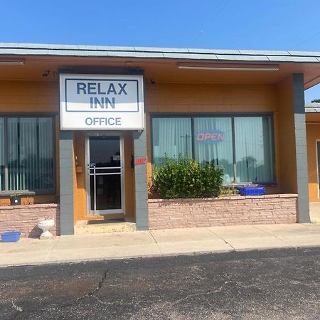 Relax Inn By Oyo Clinton Exterior photo