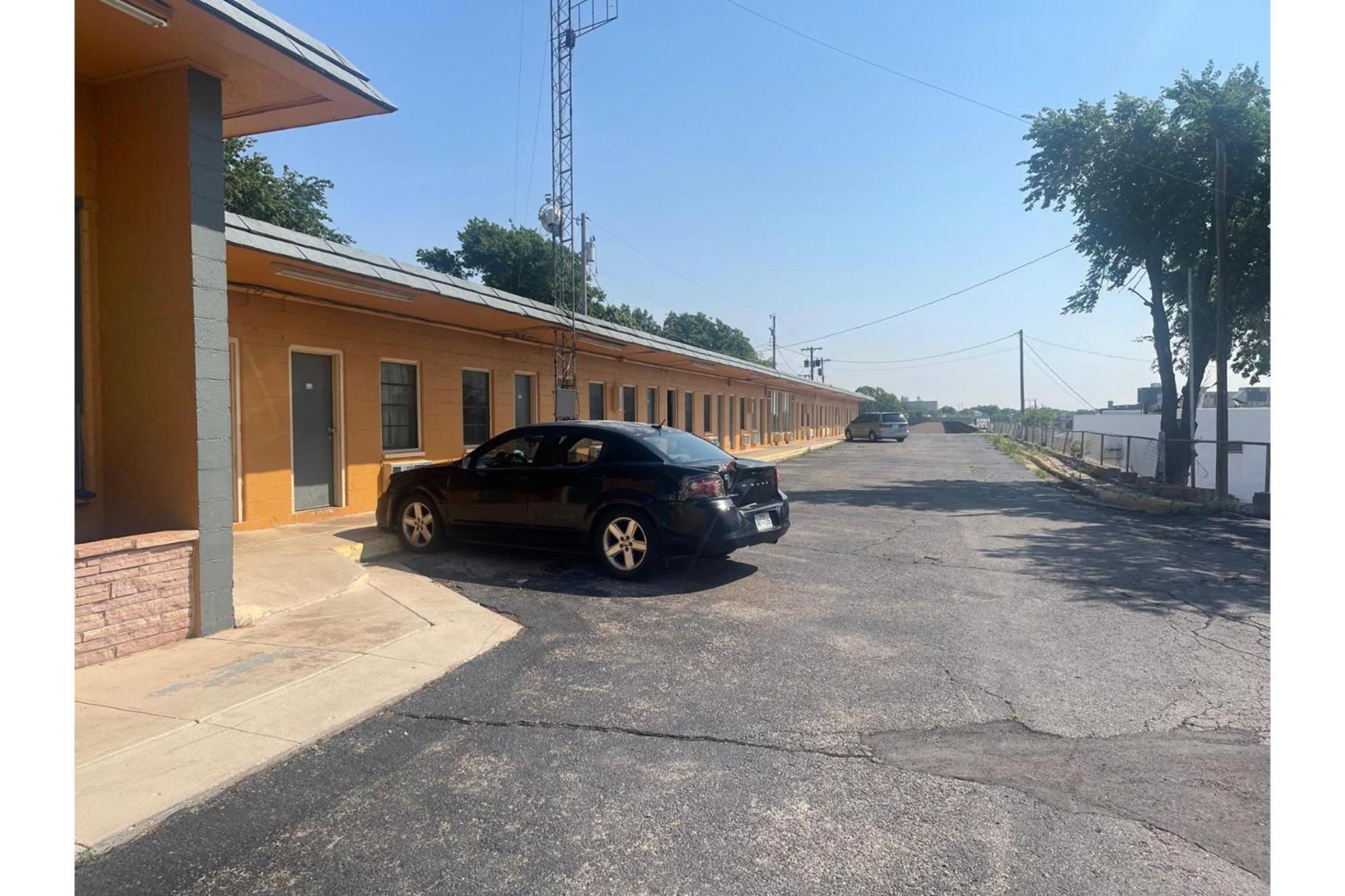 Relax Inn By Oyo Clinton Exterior photo